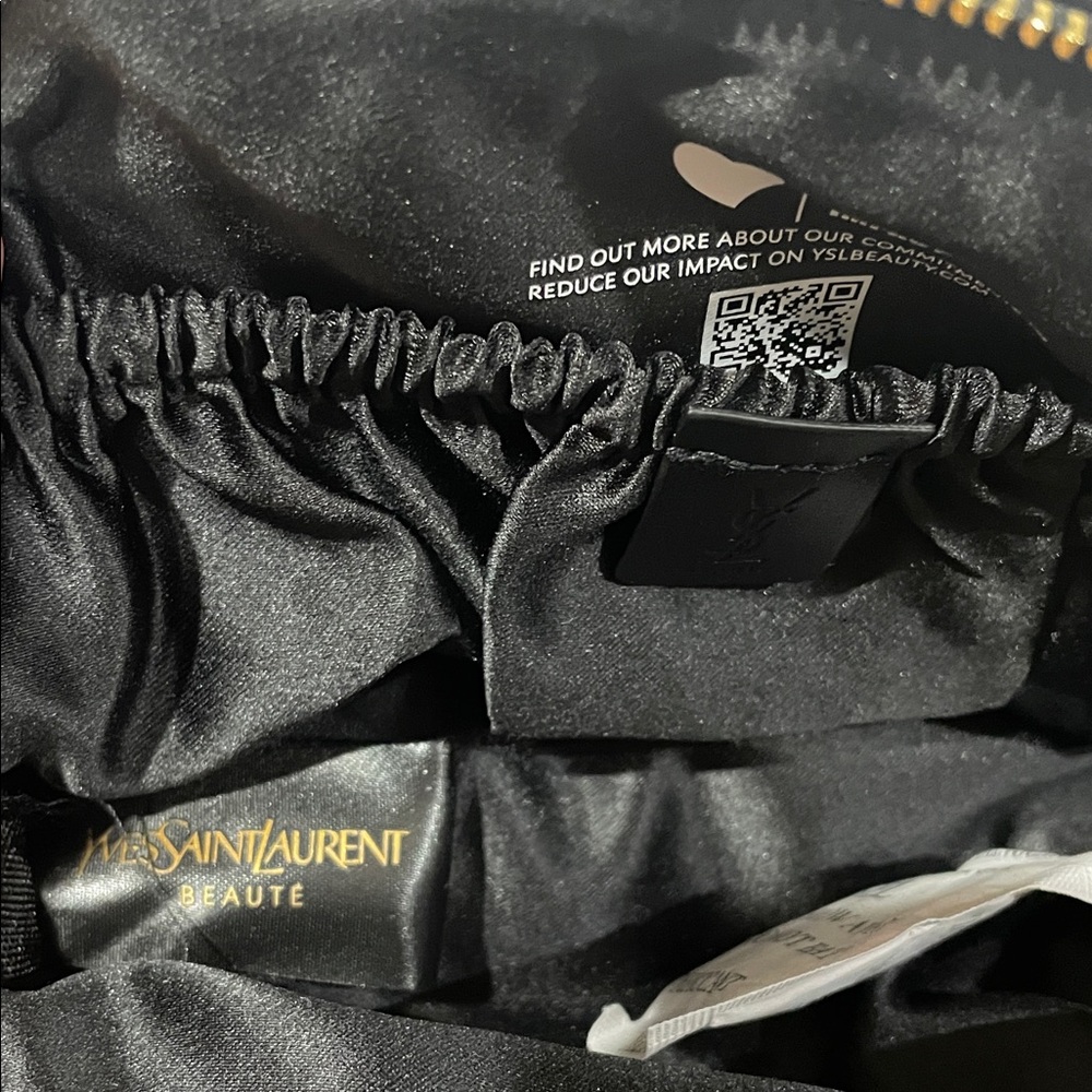 🎉 Yves Saint Laurent Black Quilted Cosmetic Case with Gold Zipper - Picture 5 of 6